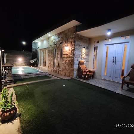 バトゥ Puncak Pinus And Poolヴィラ エクステリア 写真