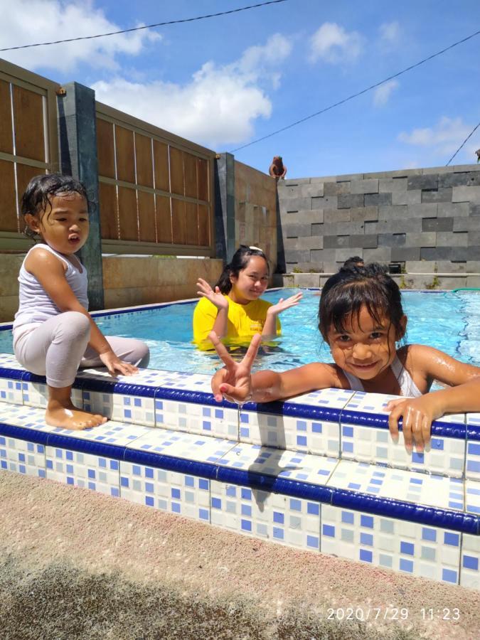 バトゥ Puncak Pinus And Poolヴィラ エクステリア 写真
