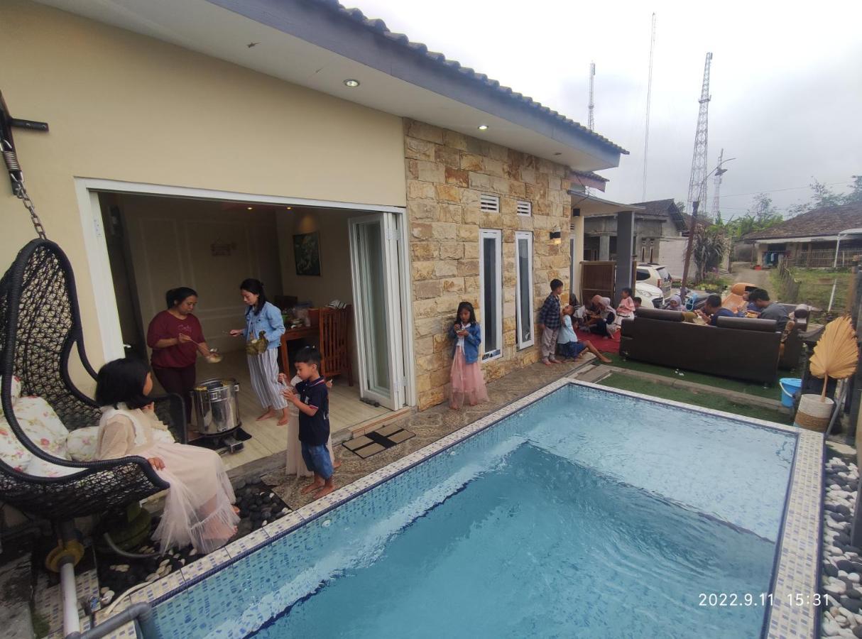 バトゥ Puncak Pinus And Poolヴィラ エクステリア 写真